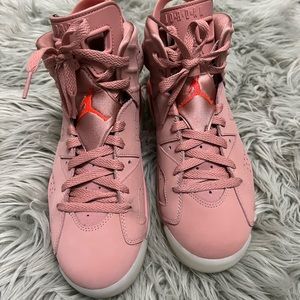 Women’s Size 9 Jordan 6’s barely worn